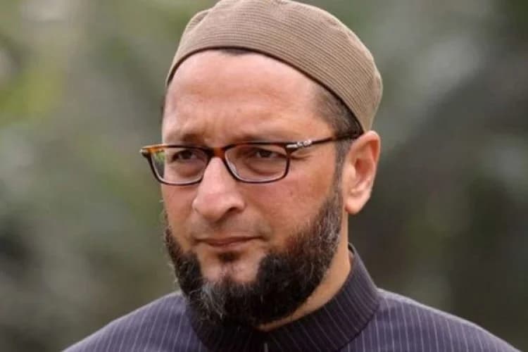 ओवैसी की चुनावी जनसभा में लगे मोदी&मोदी के नारे, मुस्लिम युवकों ने दिखाए काले झंडे